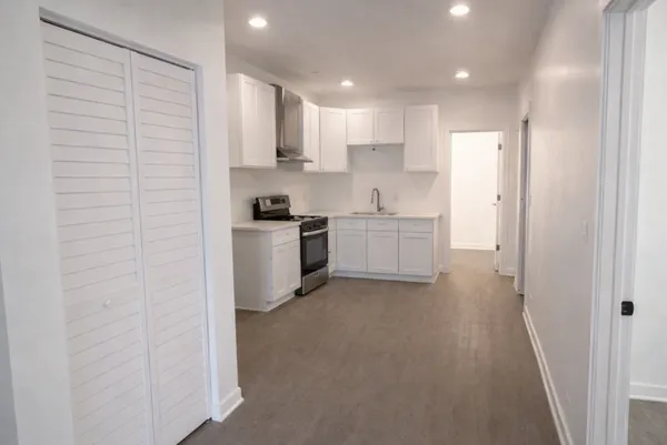 $1,800 | 4519 West Thomas Street, Unit 1, Chicago, IL 60651