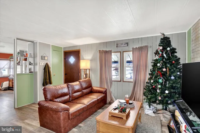 $65,000 | 805 Lake Drive, Mount Wolf, PA 17347