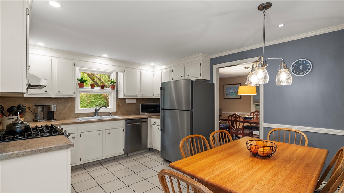 40 Sage Drive Warwick, RI 02886 - Photo 13 of 42