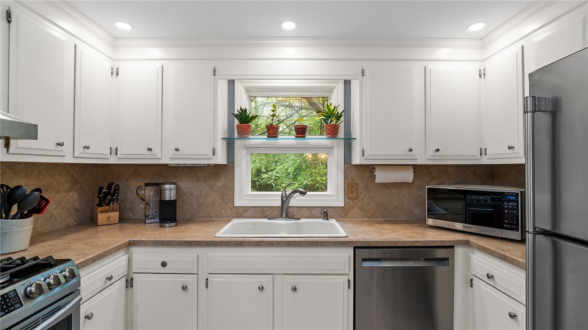 40 Sage Drive Warwick, RI 02886 - Photo 14 of 42