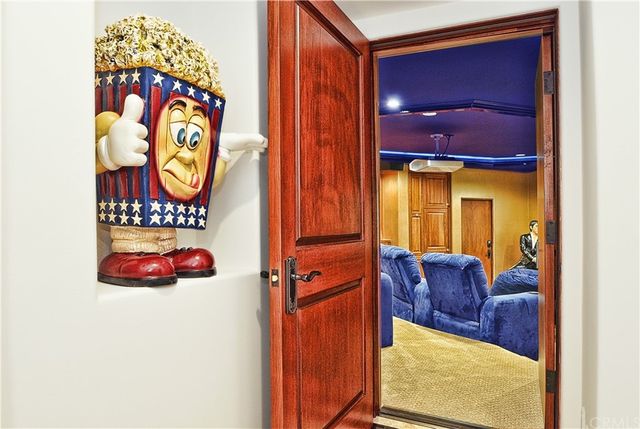 a view of multiple houses with a yard