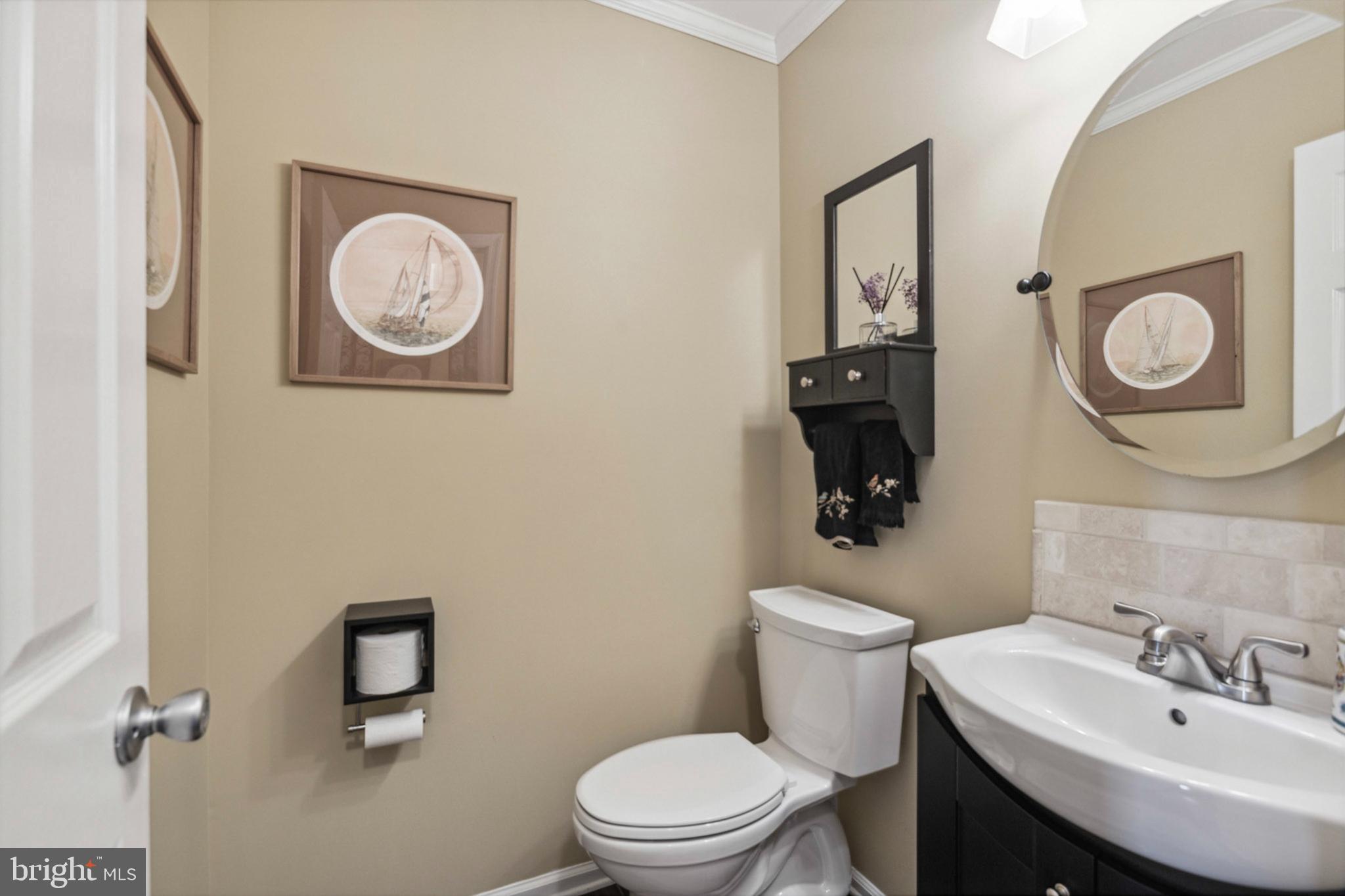 24 Oakview Drive Newark, DE 19702 - Photo 16 of 39 a bathroom with a toilet a sink and mirror