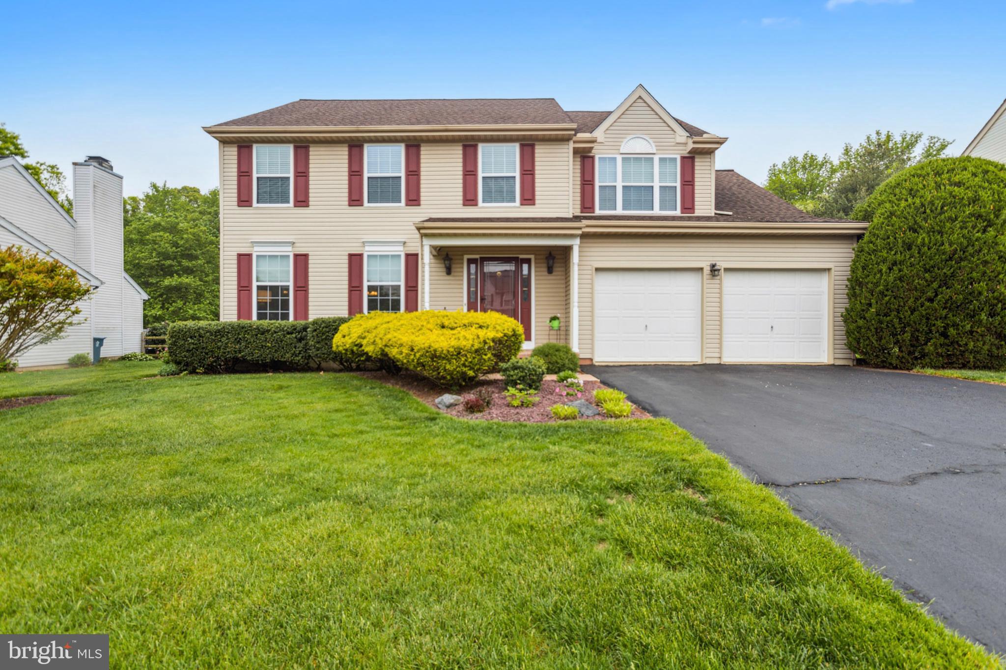 24 Oakview Drive Newark, DE 19702 - Photo 3 of 39 a front view of a house with garden