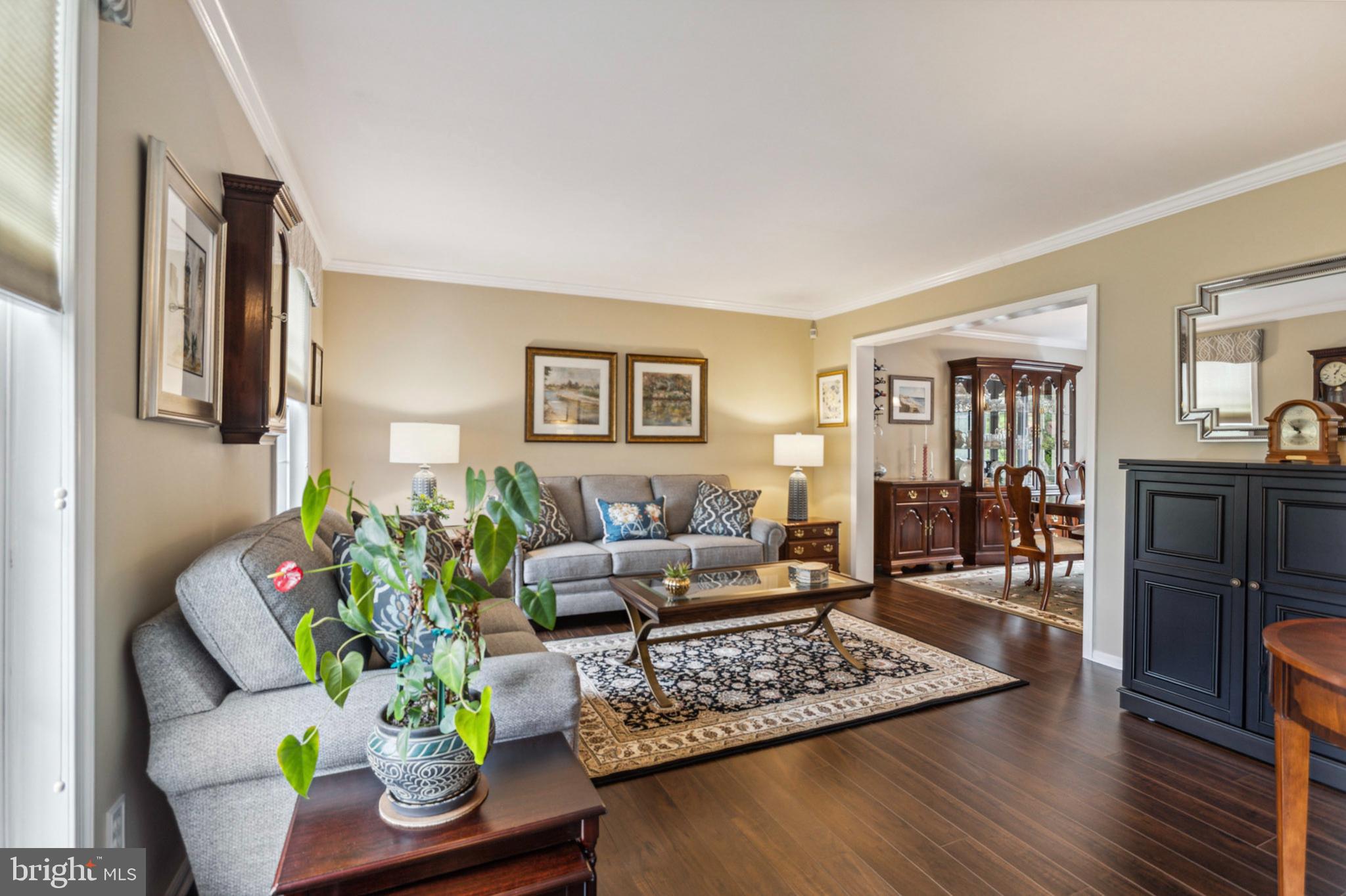 24 Oakview Drive Newark, DE 19702 - Photo 5 of 39 a living room with furniture and wooden floor