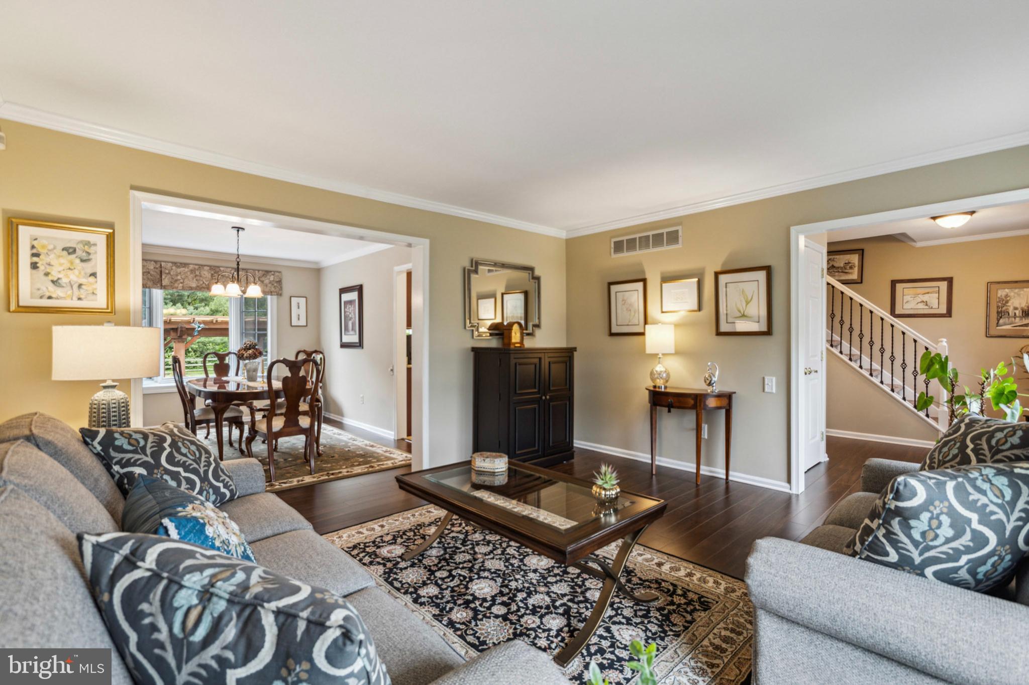24 Oakview Drive Newark, DE 19702 - Photo 7 of 39 a living room with furniture and a couch