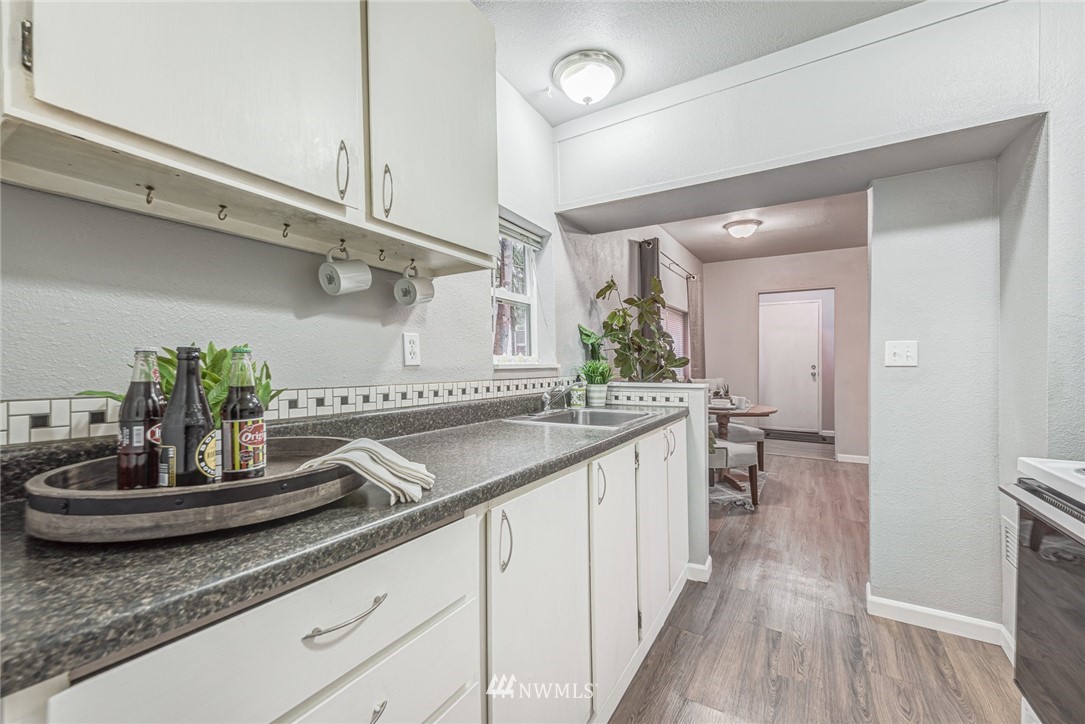 2426 Wickstrom Place Southwest Seattle, WA 98116 - Photo 11 of 25