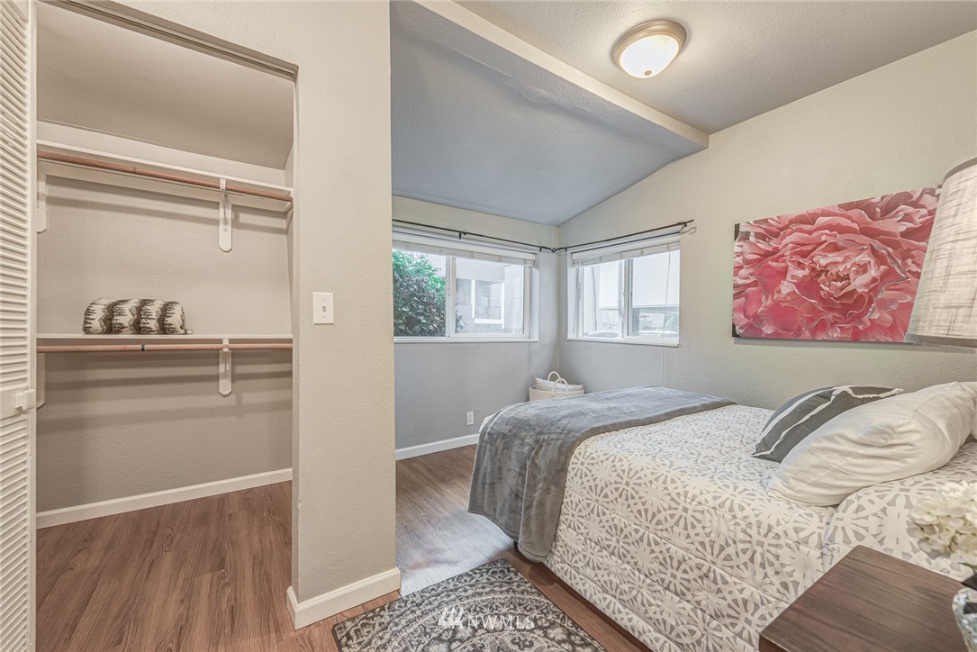 2426 Wickstrom Place Southwest Seattle, WA 98116 - Photo 12 of 25