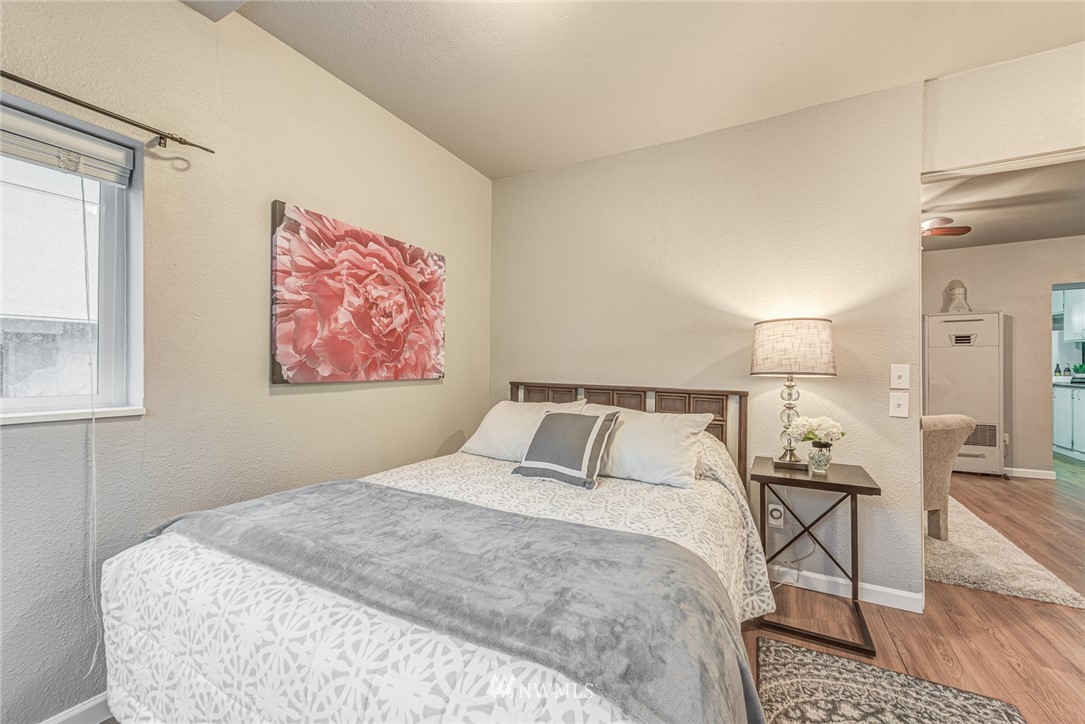 2426 Wickstrom Place Southwest Seattle, WA 98116 - Photo 13 of 25