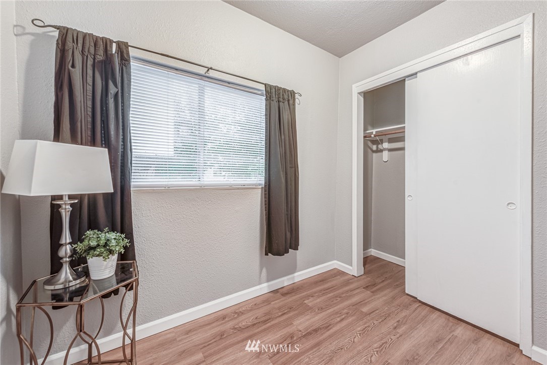 2426 Wickstrom Place Southwest Seattle, WA 98116 - Photo 14 of 25