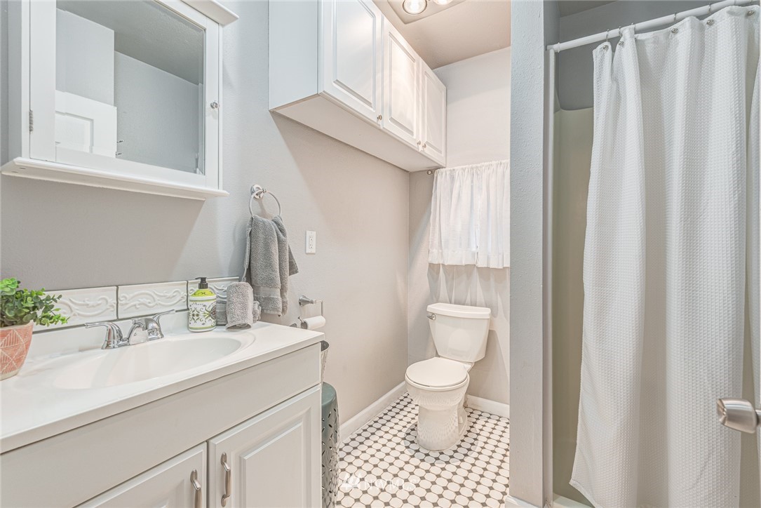 2426 Wickstrom Place Southwest Seattle, WA 98116 - Photo 15 of 25