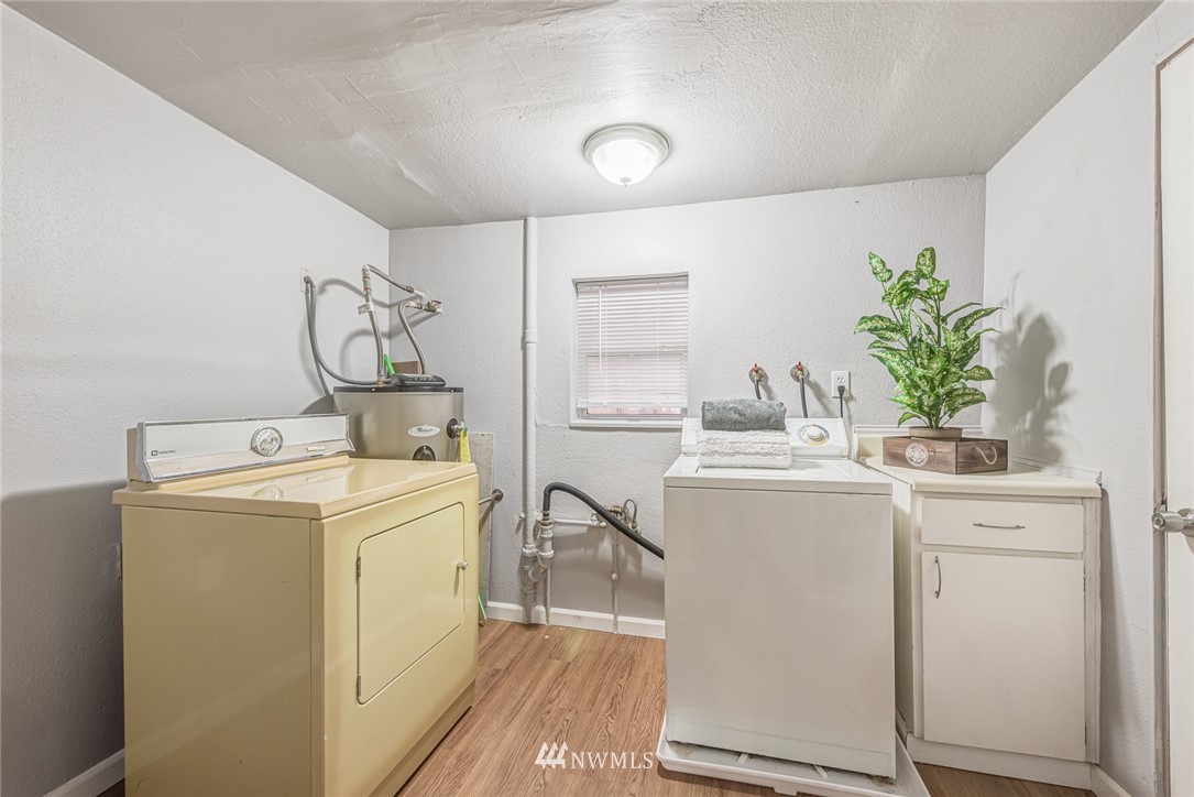 2426 Wickstrom Place Southwest Seattle, WA 98116 - Photo 16 of 25