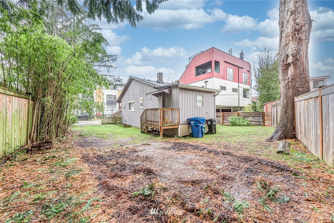 2426 Wickstrom Place Southwest Seattle, WA 98116 - Photo 18 of 25