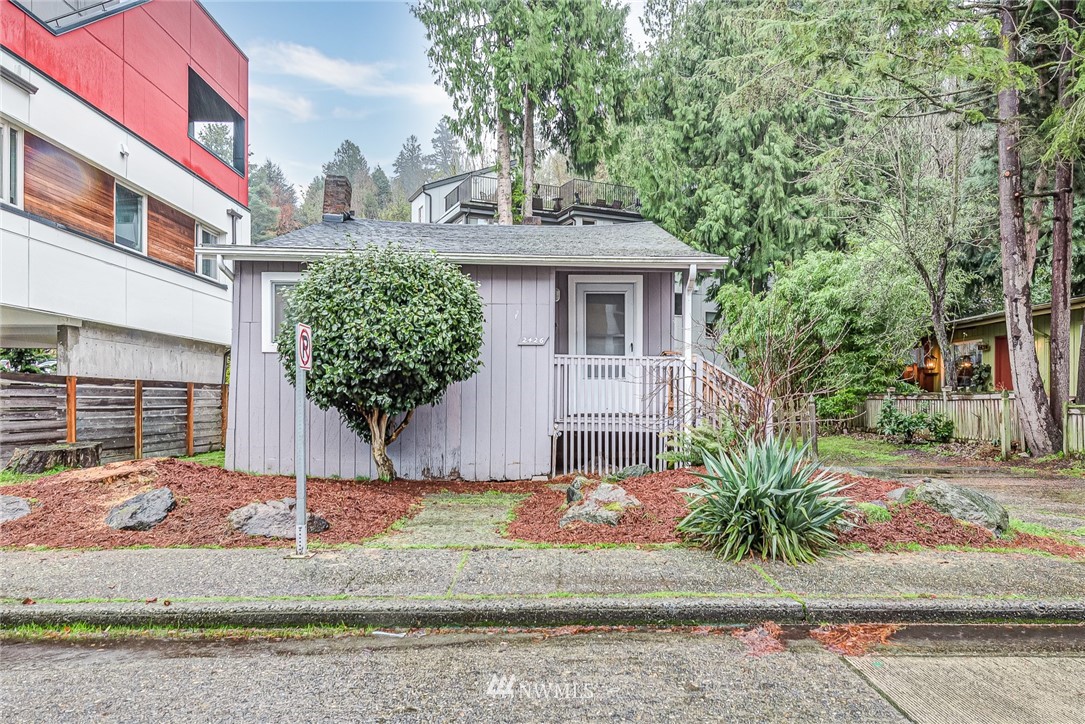 2426 Wickstrom Place Southwest Seattle, WA 98116 - Photo 3 of 25