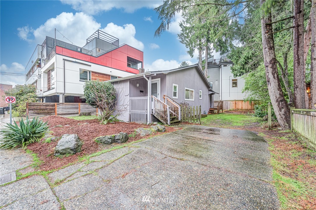 2426 Wickstrom Place Southwest Seattle, WA 98116 - Photo 4 of 25