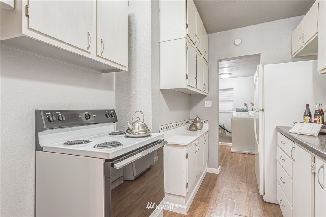 2426 Wickstrom Place Southwest Seattle, WA 98116 - Photo 10 of 25