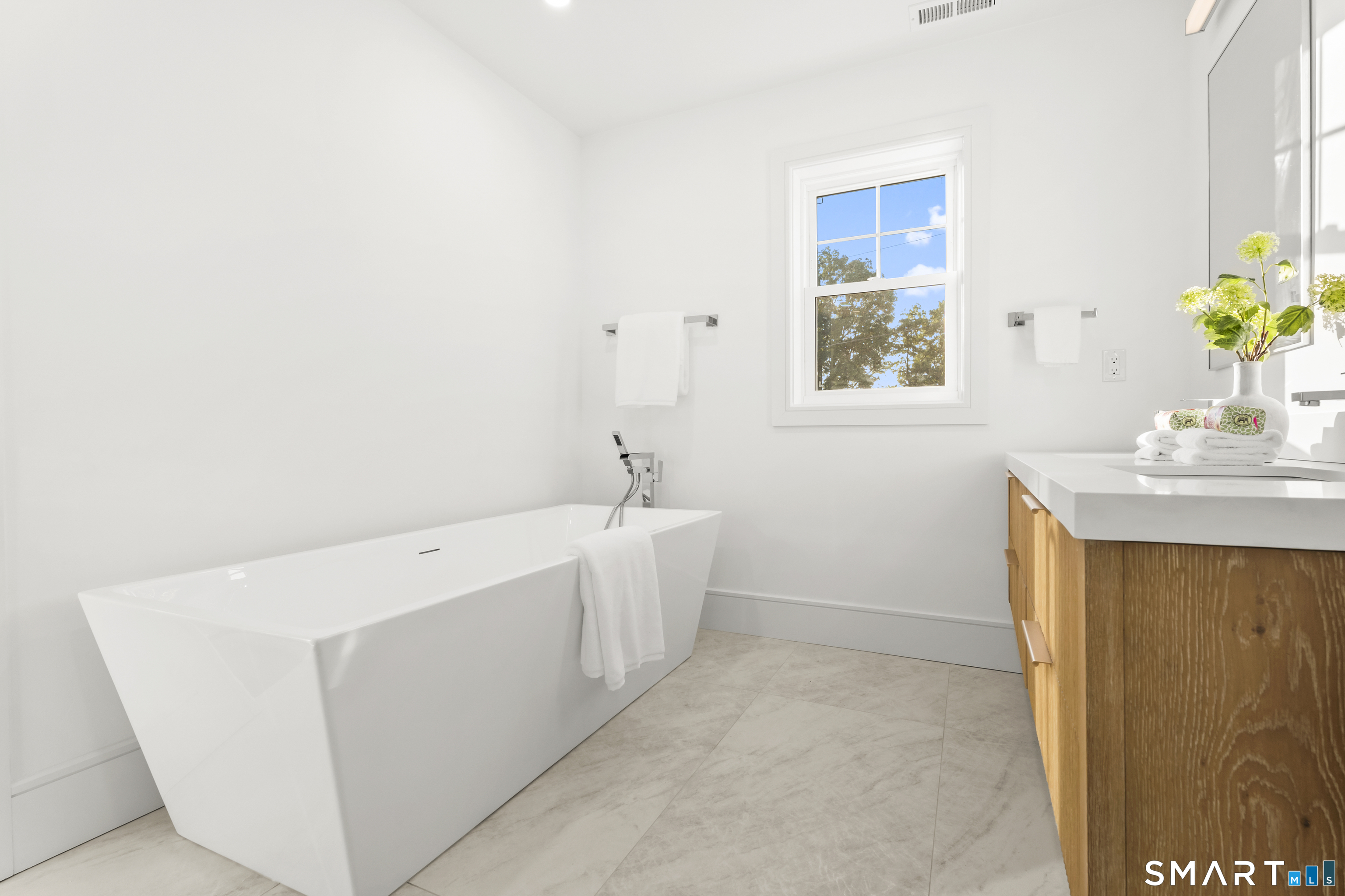 28 Country Road, Unit 28 Fairfield, CT 06824 - Photo 20 of 33 Gallery Image 20