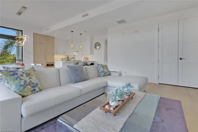 $1,970,000 | 850 Central Avenue, Unit 205, Naples, FL 34102