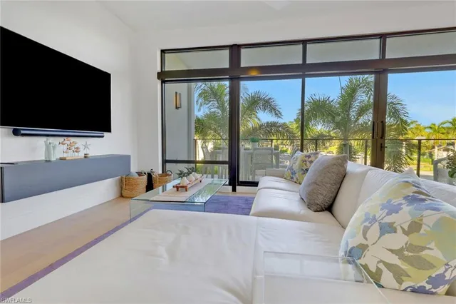 $1,970,000 | 850 Central Avenue, Unit 205, Naples, FL 34102