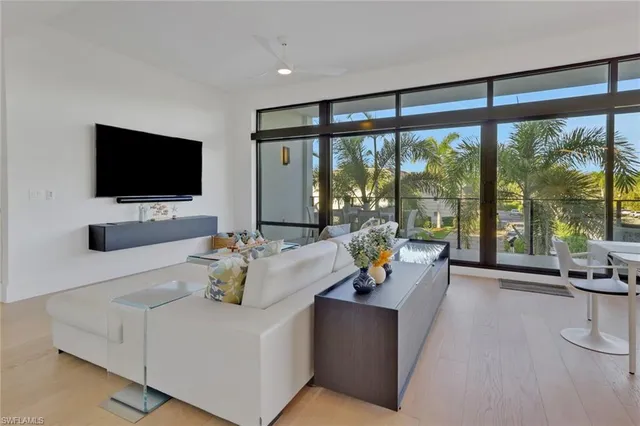 $1,970,000 | 850 Central Avenue, Unit 205, Naples, FL 34102