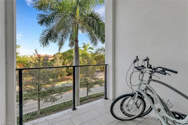 $1,970,000 | 850 Central Avenue, Unit 205, Naples, FL 34102