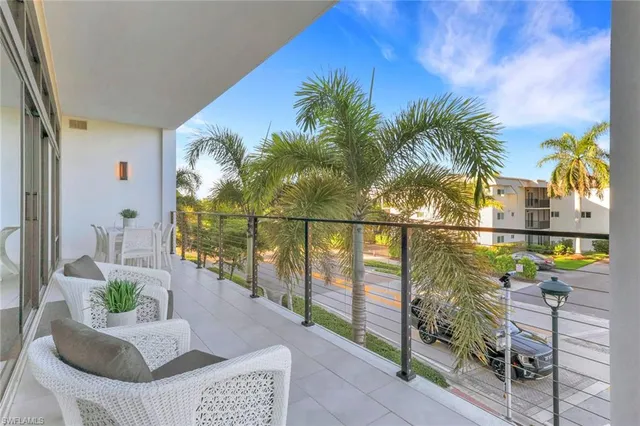 $1,970,000 | 850 Central Avenue, Unit 205, Naples, FL 34102