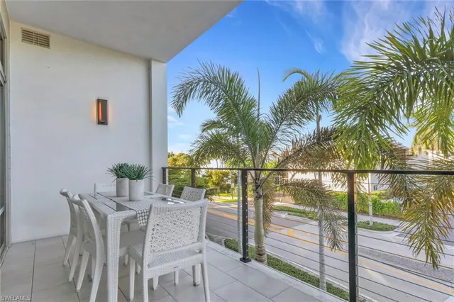 $1,970,000 | 850 Central Avenue, Unit 205, Naples, FL 34102