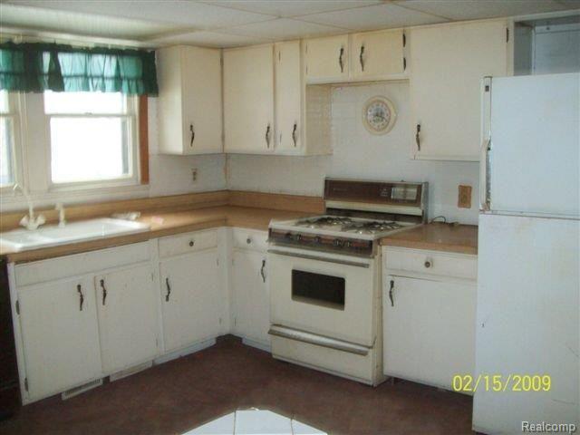 10493 Coolidge Road Goodrich, MI 48438 - Photo 2 of 9 kitchen