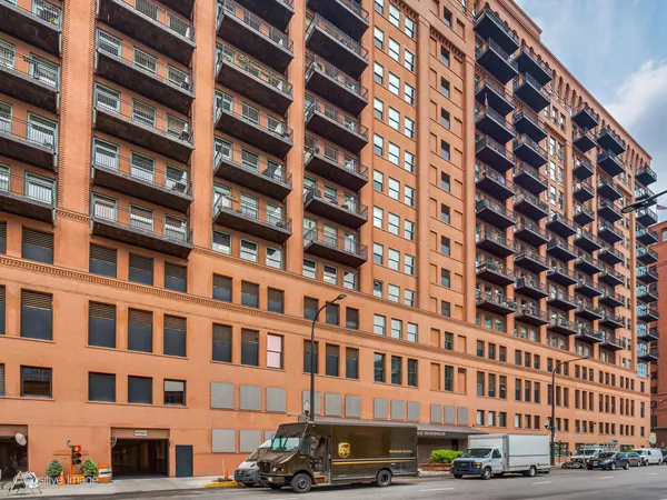 $3,000 | 165 North Canal Street, Unit 903, Chicago, IL 60606