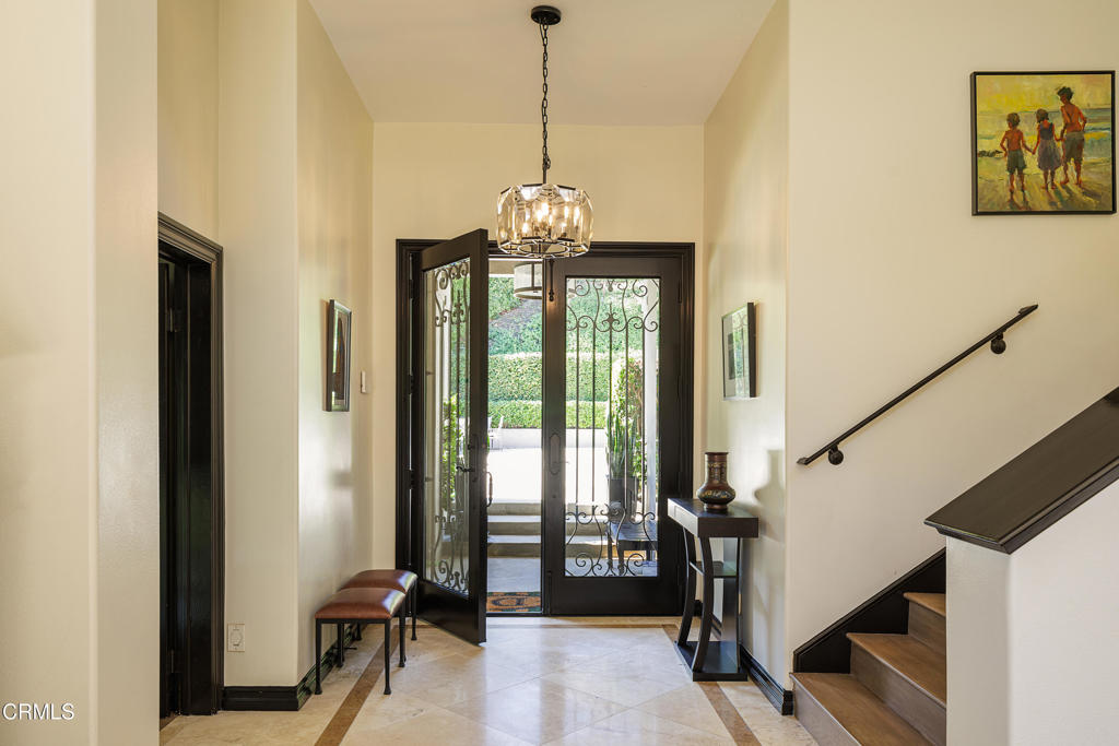 1475 Rutherford Drive Pasadena, CA 91103 - Photo 6 of 53 6-Foyer
