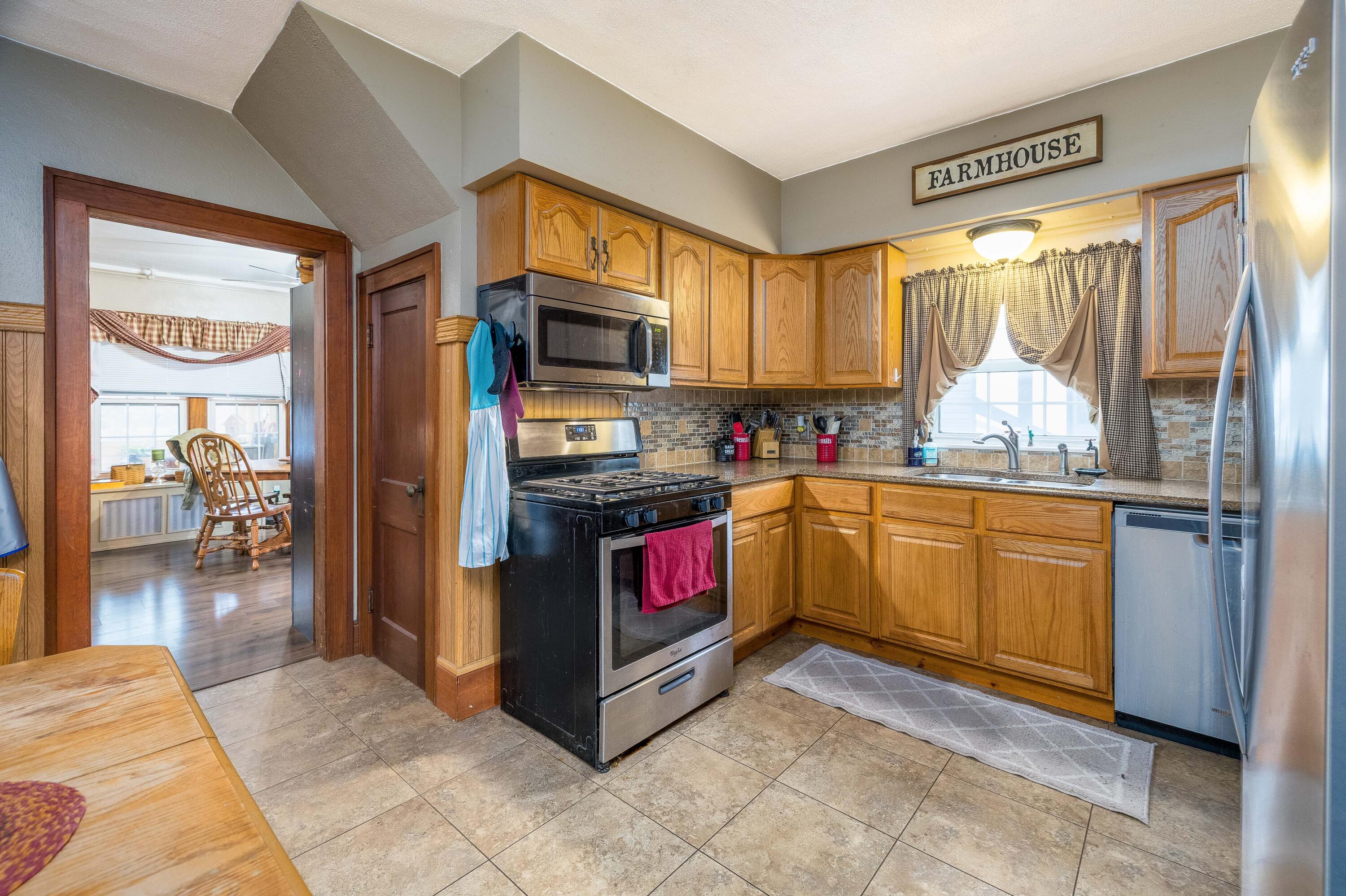 313 East Graham Street Kentland, IN 47951 - Photo 15 of 47 3000x1998