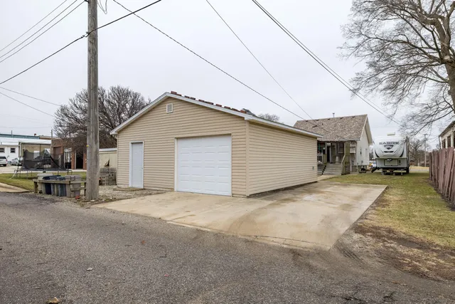 $210,000 | 313 East Graham Street, Kentland, IN 47951