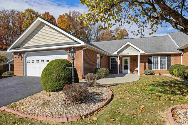$379,900 | 206 Red Oaks Drive, Staunton, VA 24401