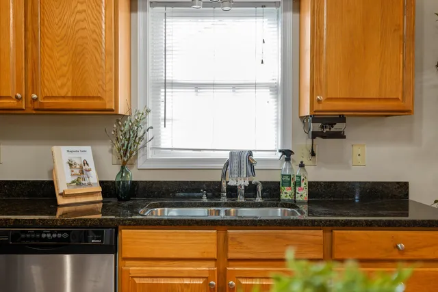 $379,900 | 206 Red Oaks Drive, Staunton, VA 24401