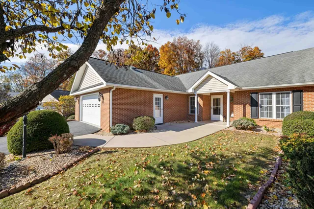 $379,900 | 206 Red Oaks Drive, Staunton, VA 24401