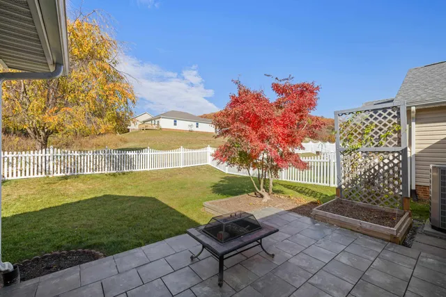 $379,900 | 206 Red Oaks Drive, Staunton, VA 24401