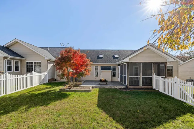 $379,900 | 206 Red Oaks Drive, Staunton, VA 24401