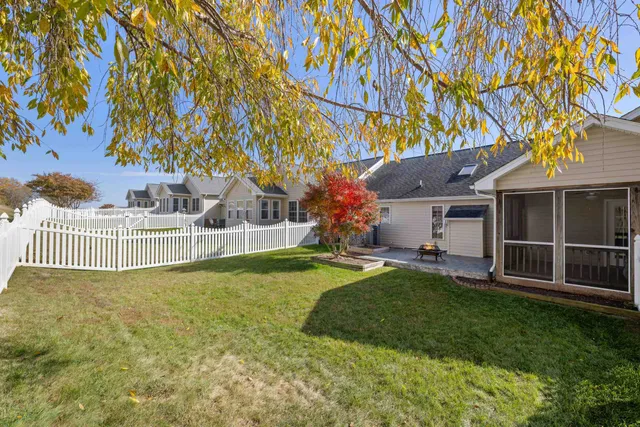 $379,900 | 206 Red Oaks Drive, Staunton, VA 24401