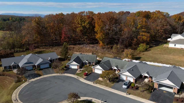 $379,900 | 206 Red Oaks Drive, Staunton, VA 24401