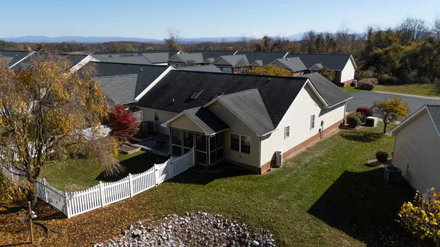 $379,900 | 206 Red Oaks Drive, Staunton, VA 24401