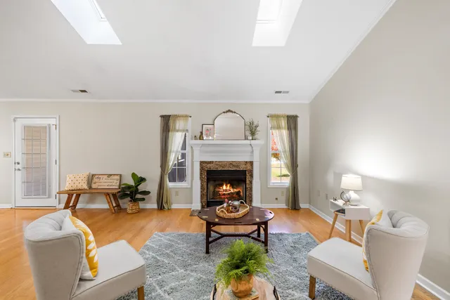 $379,900 | 206 Red Oaks Drive, Staunton, VA 24401