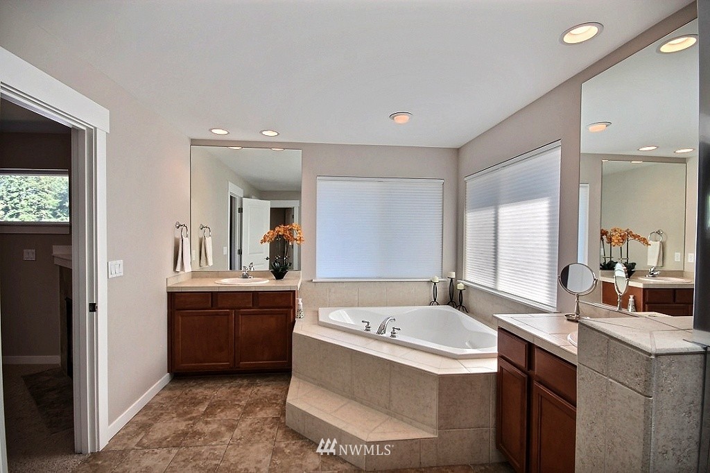 982 Jericho Place Northeast Renton, WA 98059 - Photo 14 of 24