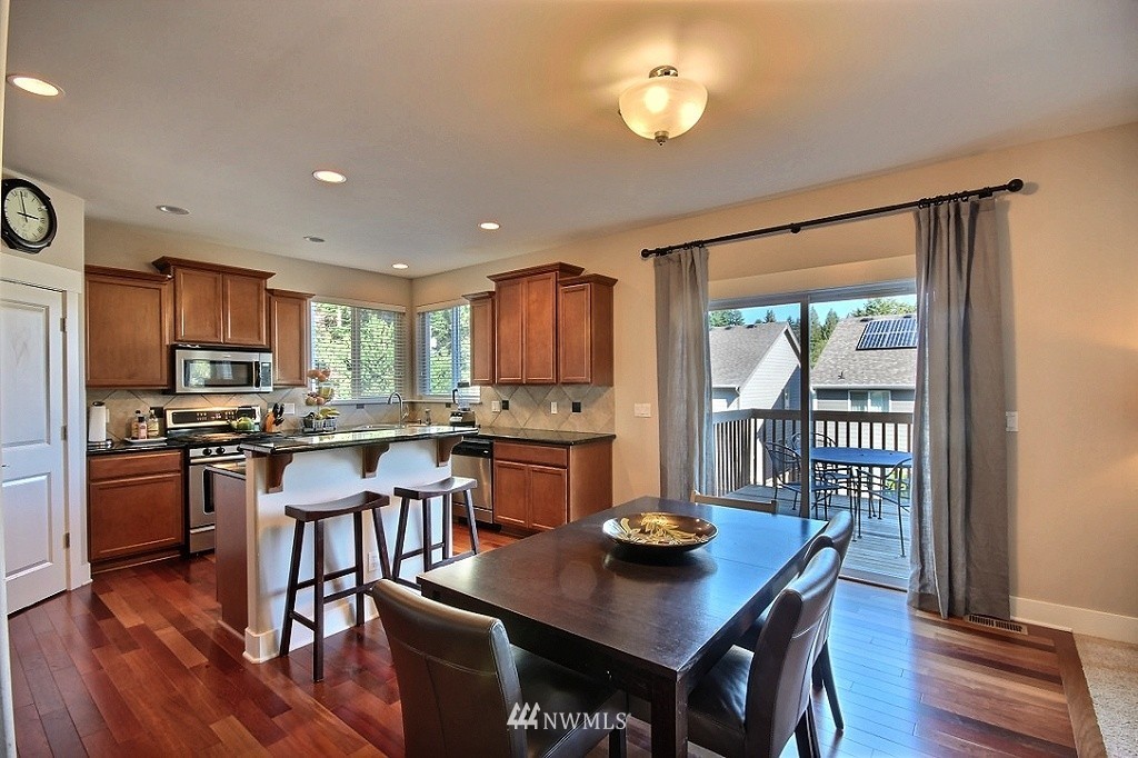 982 Jericho Place Northeast Renton, WA 98059 - Photo 4 of 24