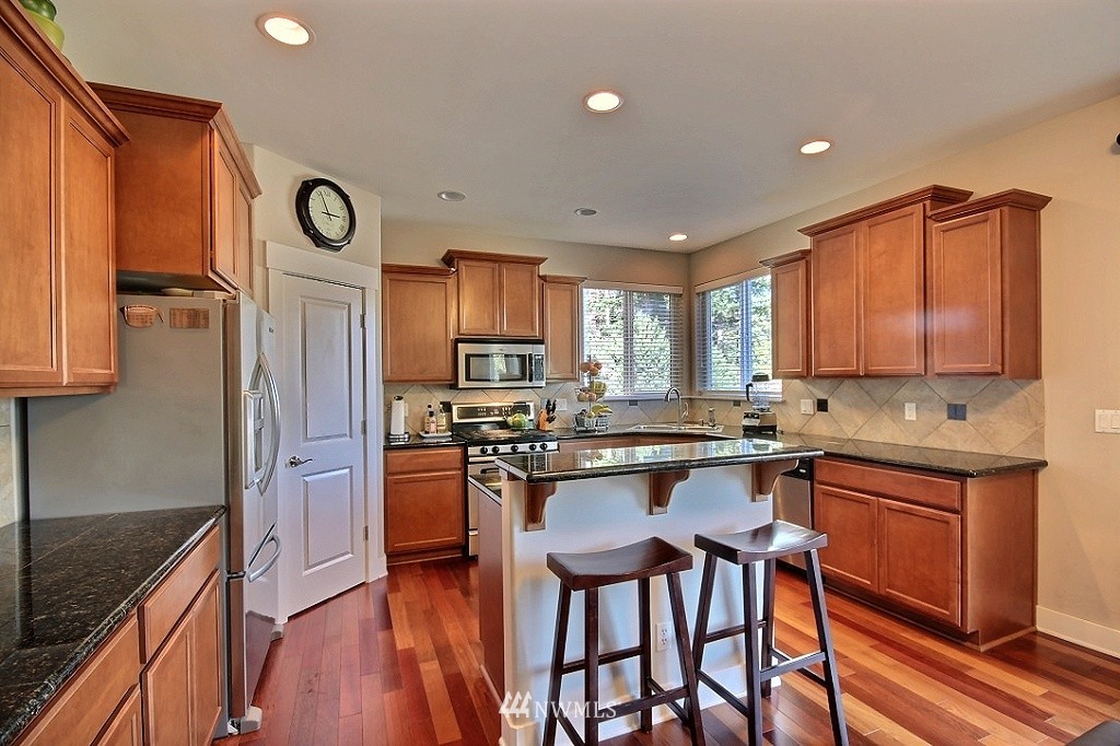 982 Jericho Place Northeast Renton, WA 98059 - Photo 5 of 24