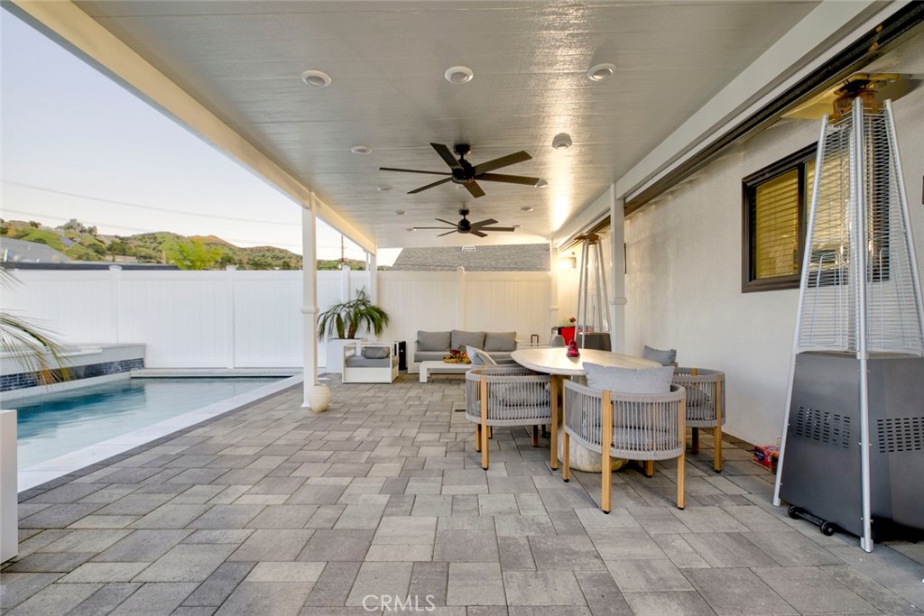 10263 Strathern Street Sun Valley, CA 91352 - Photo 14 of 19 a workspace with furniture