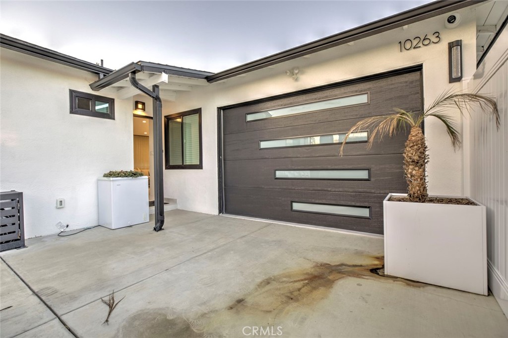10263 Strathern Street Sun Valley, CA 91352 - Photo 2 of 19 a view of room with window and furniture