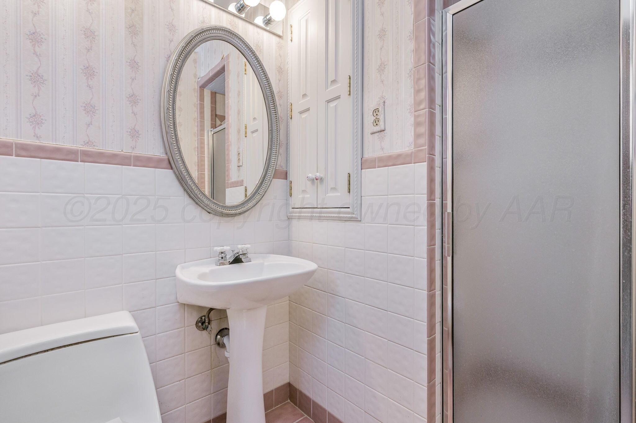 2305 Larry Street Amarillo, TX 79106 - Photo 15 of 20 Primary Bath
