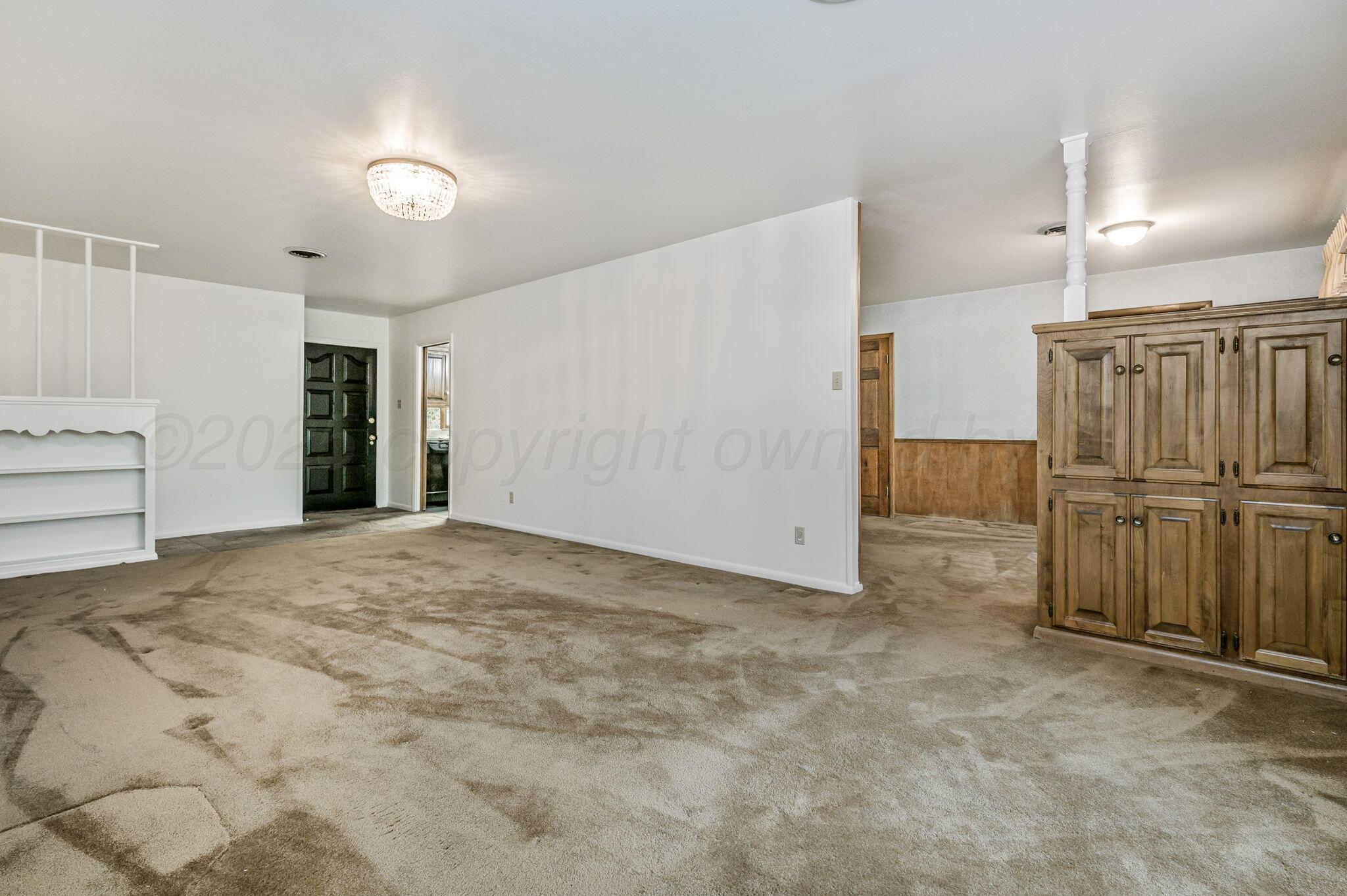 2305 Larry Street Amarillo, TX 79106 - Photo 3 of 20 Living