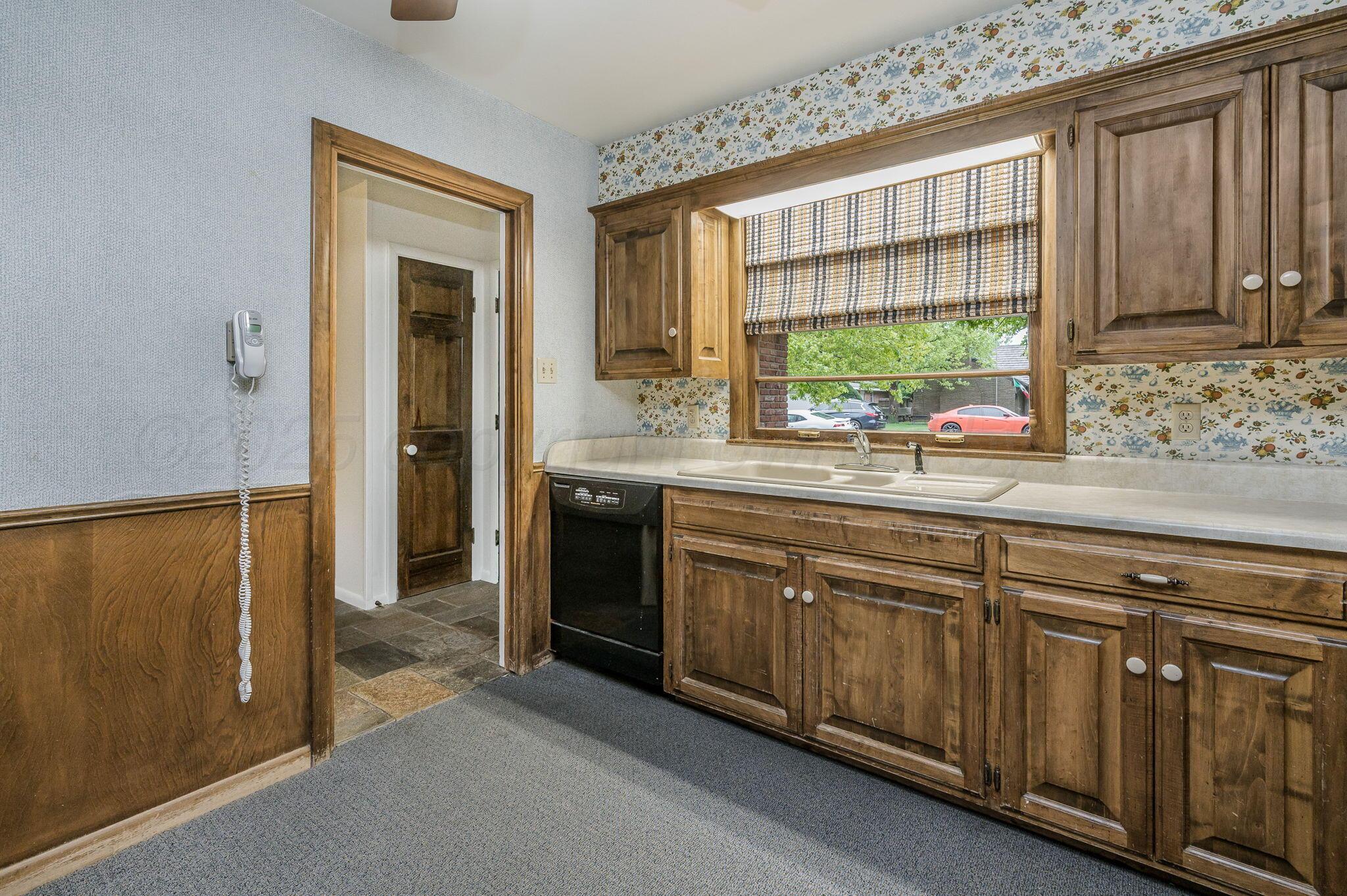 2305 Larry Street Amarillo, TX 79106 - Photo 6 of 20 Kitchen