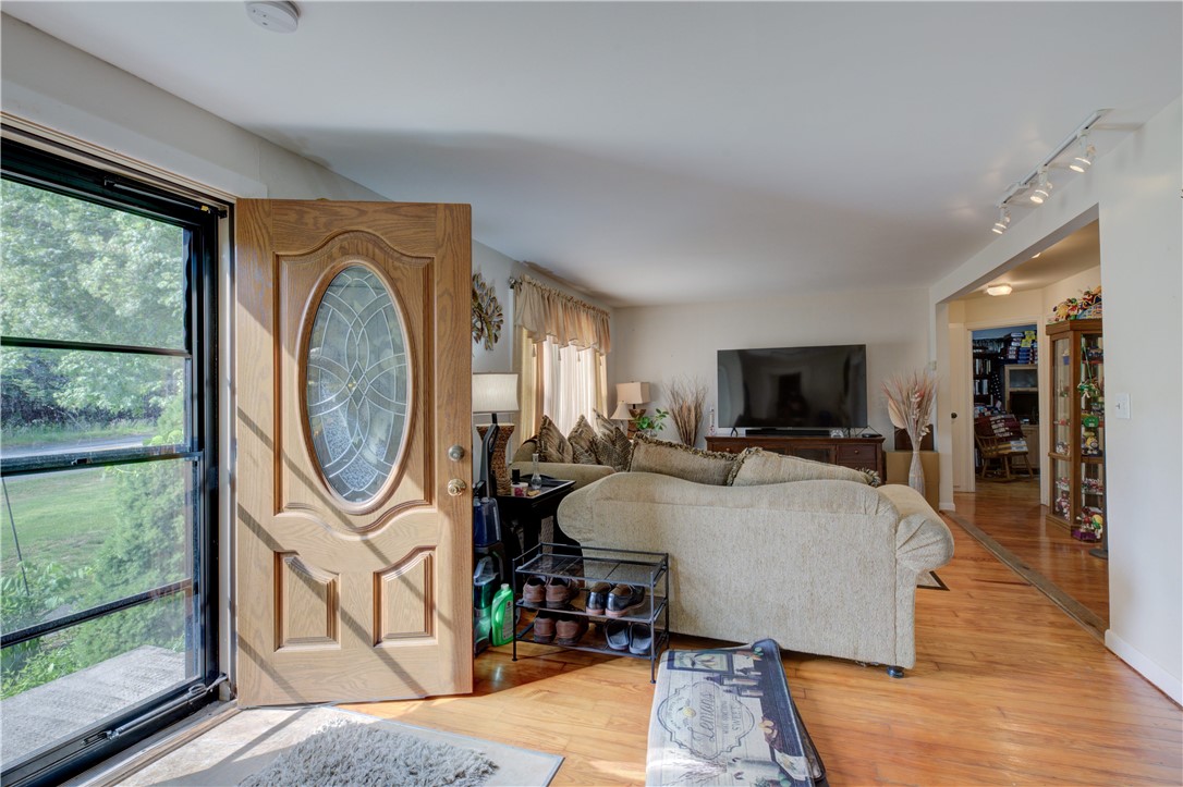 117 Bulgarmarsh Road Tiverton, RI 02878 - Photo 8 of 41