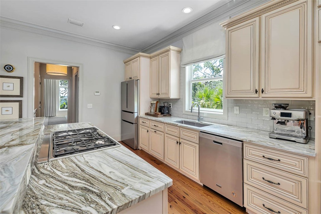 295 McIntosh Avenue St. Simons Island, GA 31522 - Photo 2 of 77 Kitchen